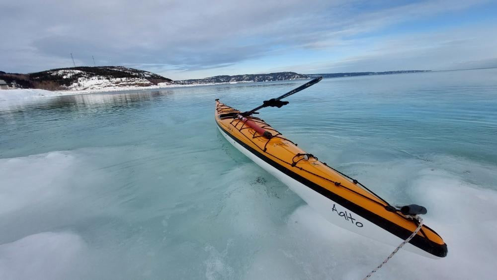 Kayak de mer en carbone et en fibre de verre fabriqué au Québec ...
