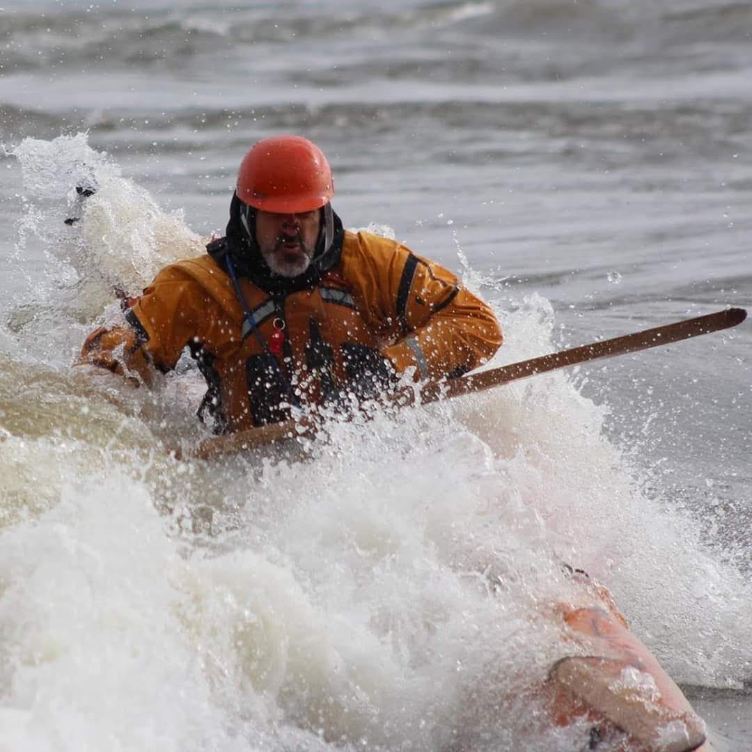 Kayak de mer en carbone et en fibre fabriqué au Québec Tutjak Kayak